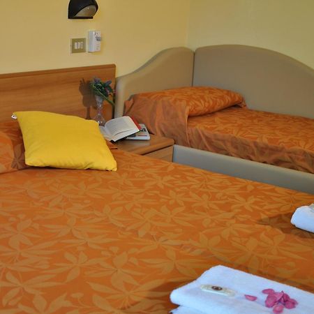 Hotel Festival Rimini Esterno foto
