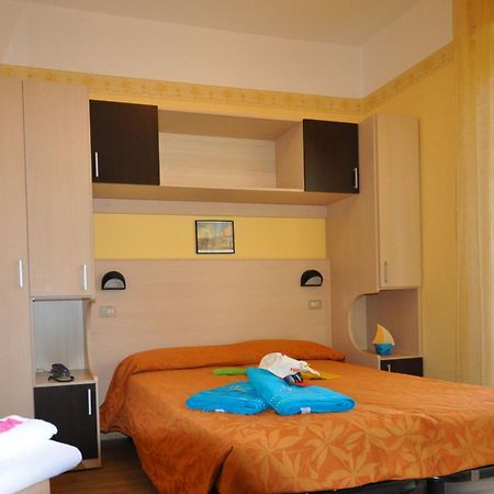 Hotel Festival Rimini Esterno foto