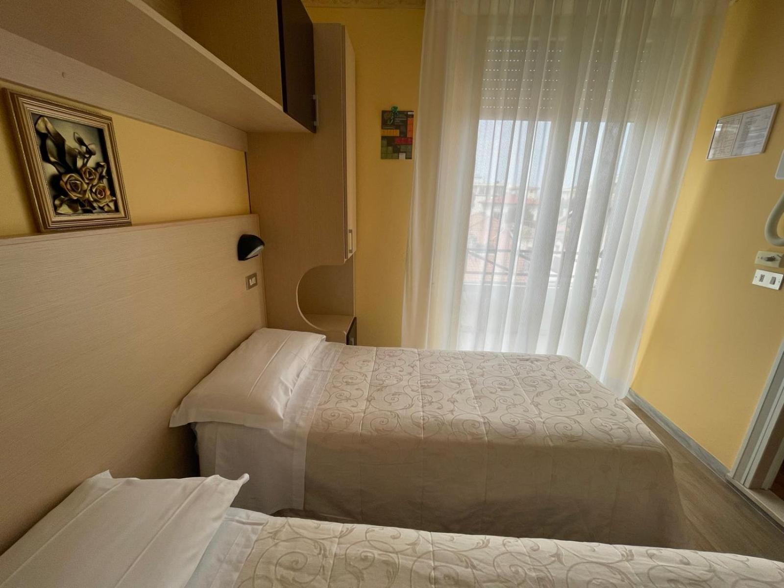 Hotel Festival Rimini Esterno foto