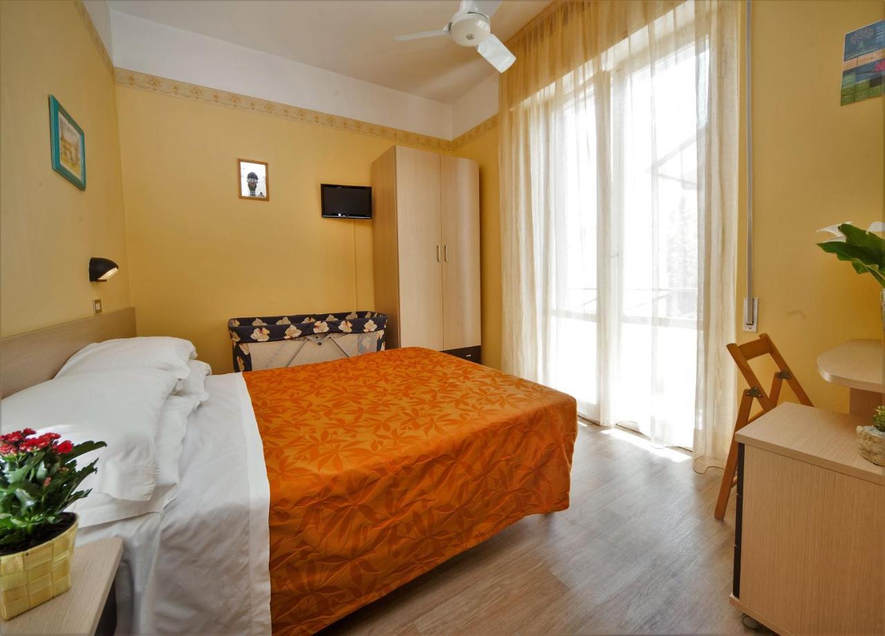 Hotel Festival Rimini Esterno foto